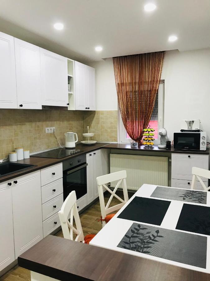 Comfy Apartment - Free Private Parking,Ac,Wi-Fi Carei Exterior photo