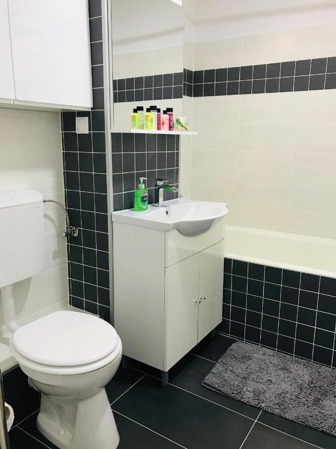 Comfy Apartment - Free Private Parking,Ac,Wi-Fi Carei Exterior photo